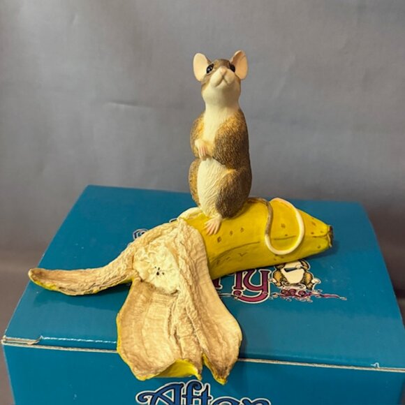 Vintage Mouse Figurine After The Party Mice Munro Anthropomorphic Banana Fruit - Picture 2 of 4